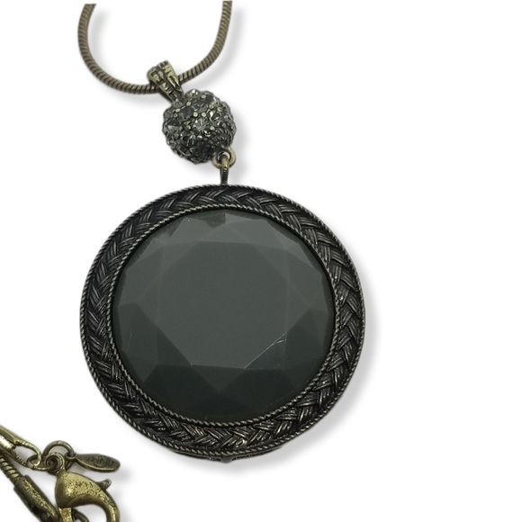 PREMIER DESIGNS ORNATE DOUBLE SIDED PENDANT & ANTIQUE BRASS SNAKECHAIN NECKLACE - Picture 5 of 7